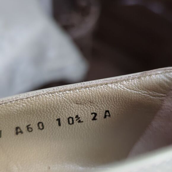 Salvatore Ferragamo Vintage Neutral Opal Tan Metal Heels - Picture 8 of 10